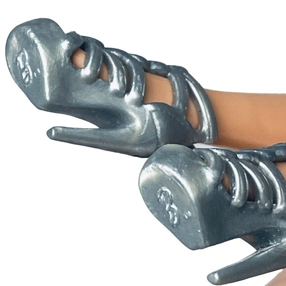 Mattel Barbie Doll Shoes FASHIONISTAS Silver High Heel Gummy Fashion Perk Toe - Picture 5 of 8